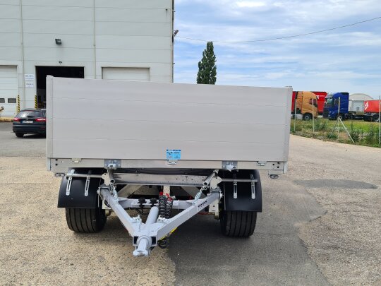 Przyczepy burtowe z&nbsp;obrotnicą